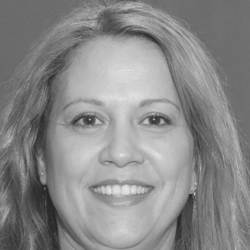 Profesora especialista en finanzas corporativas